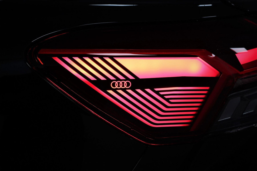 Audi Q4 e-tron 40 Advanced Edition Navigatie Climate Control DAB Led Electrisch bedienbare achterklep 19" Lichtmetalen velgen