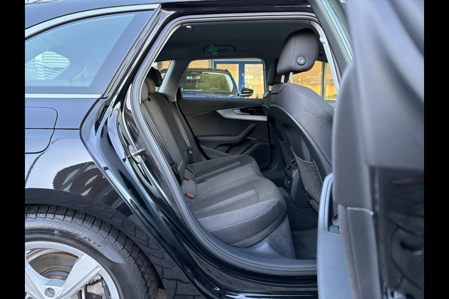 Audi A4 Avant 35 TFSI Advanced Edition | Wegklapbare Trekhaak | Elek. Kofferklep | Parkeersensoren | DAB |