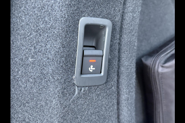 Audi A4 Avant 35 TFSI Advanced Edition | Wegklapbare Trekhaak | Elek. Kofferklep | Parkeersensoren | DAB |