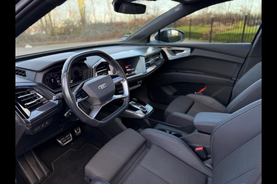 Audi Q4 e-tron 40 Launch edition S Competition 77 kWh 2X S-LINE PANO l MATRIX l CAMERA l ADAPT.CRUISE l ORG.NL l DEALER OND