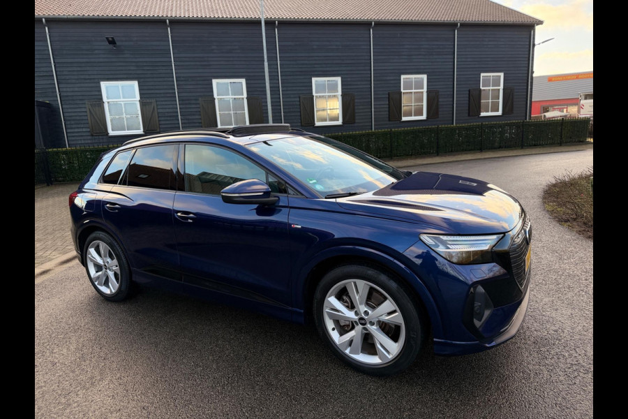 Audi Q4 e-tron 40 Launch edition S Competition 77 kWh 2X S-LINE PANO l MATRIX l CAMERA l ADAPT.CRUISE l ORG.NL l DEALER OND