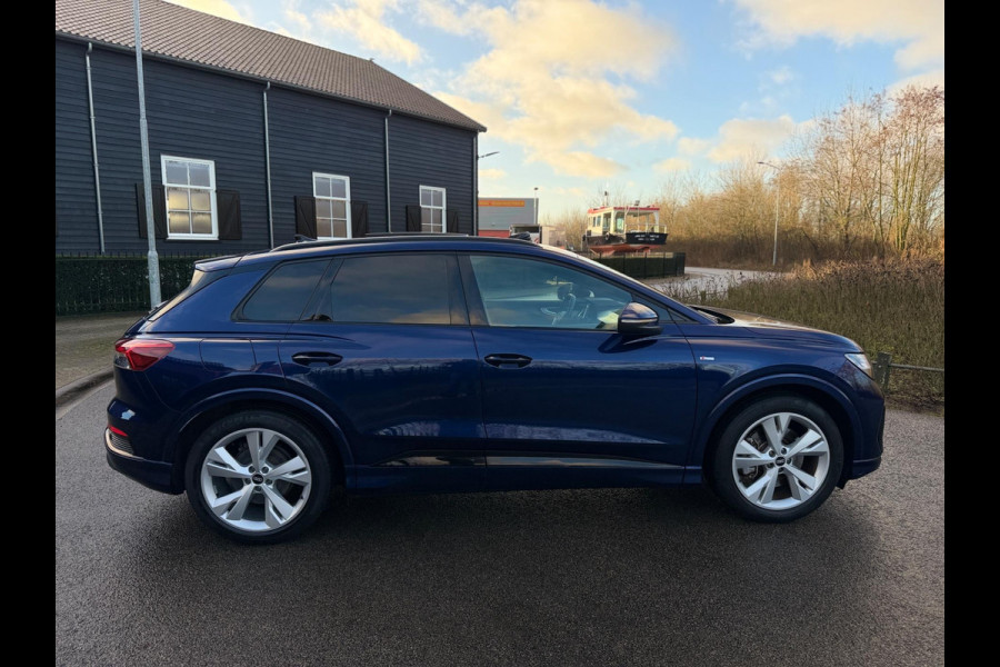 Audi Q4 e-tron 40 Launch edition S Competition 77 kWh 2X S-LINE PANO l MATRIX l CAMERA l ADAPT.CRUISE l ORG.NL l DEALER OND