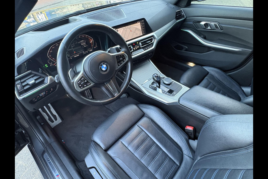 BMW 3-serie 320i High Executive M Sport Automaat /  19 Inch / Head-Up display / Active Cruise control / HiFi / Shadow Line