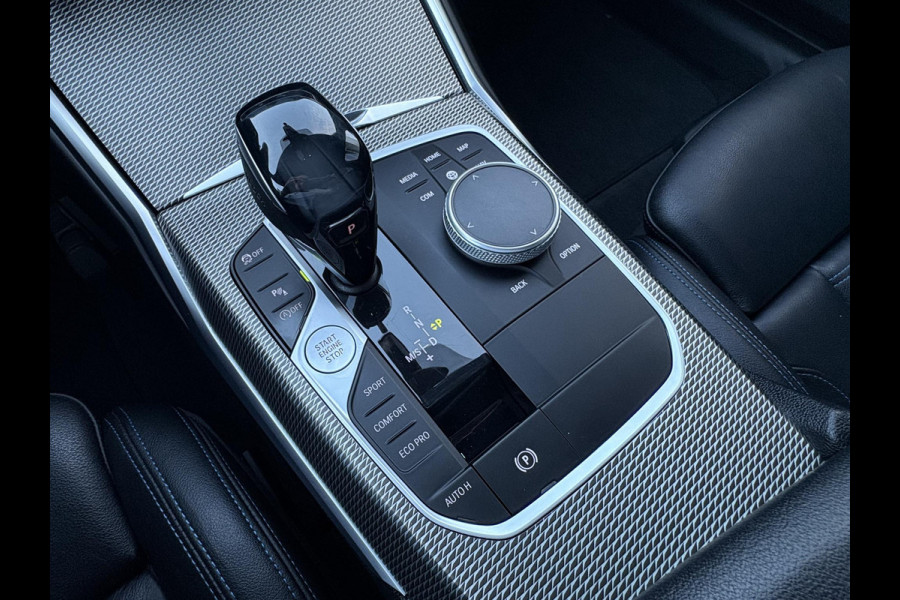 BMW 3-serie 320i High Executive M Sport Automaat /  19 Inch / Head-Up display / Active Cruise control / HiFi / Shadow Line