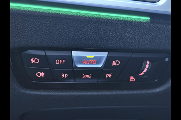 BMW 3-serie 320i High Executive M Sport Automaat /  19 Inch / Head-Up display / Active Cruise control / HiFi / Shadow Line