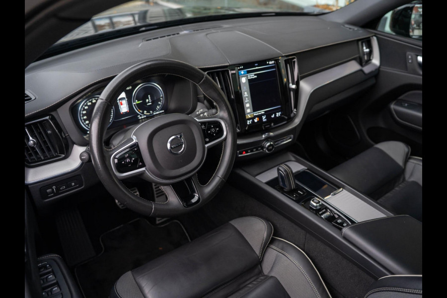 Volvo XC60 2.0 Recharge T6 AWD R-Design / Pano / Memory / Trekhaak / Blis / Camera