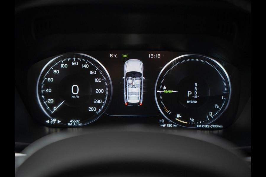 Volvo XC60 2.0 Recharge T6 AWD R-Design / Pano / Memory / Trekhaak / Blis / Camera