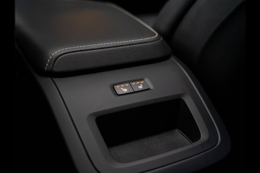 Volvo XC60 2.0 Recharge T6 AWD R-Design / Pano / Memory / Trekhaak / Blis / Camera