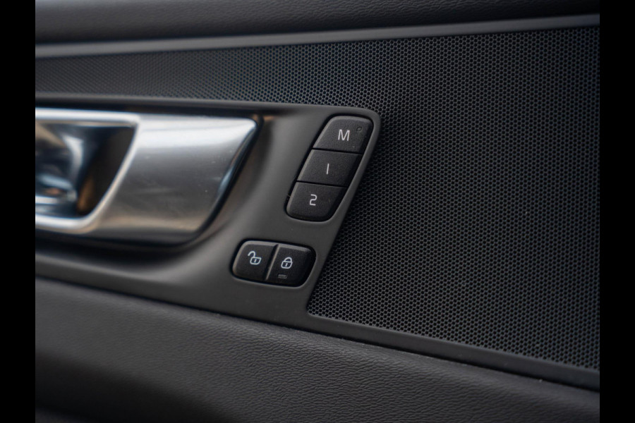Volvo XC60 2.0 Recharge T6 AWD R-Design / Pano / Memory / Trekhaak / Blis / Camera