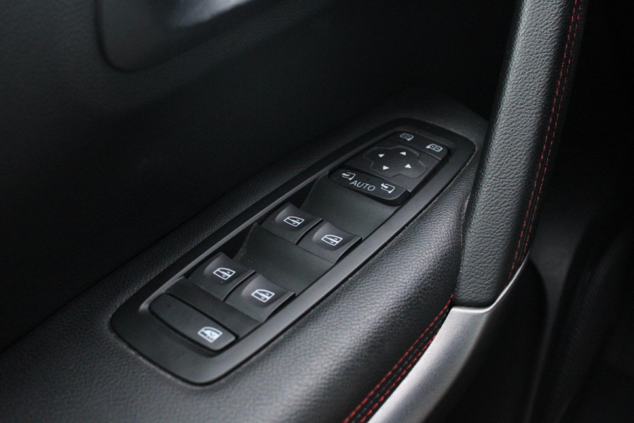 Renault Kadjar 1.3 TCe Black Edition | Automaat | Trekhaak 1500KG | BOSE | Stoelverwarming | Panorama Dak | Navigatie | Cruise Control | Climate Control | Camera |