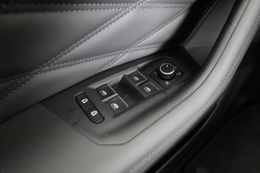 Volkswagen Touareg R 3.0 eHybid 340 kW / 462 pk SUV 8 vesn. Tiptonic Volkswagen Touareg R 3.0 TSI 340 kW / 462 pk SUV 8 vesn. Tiptronic