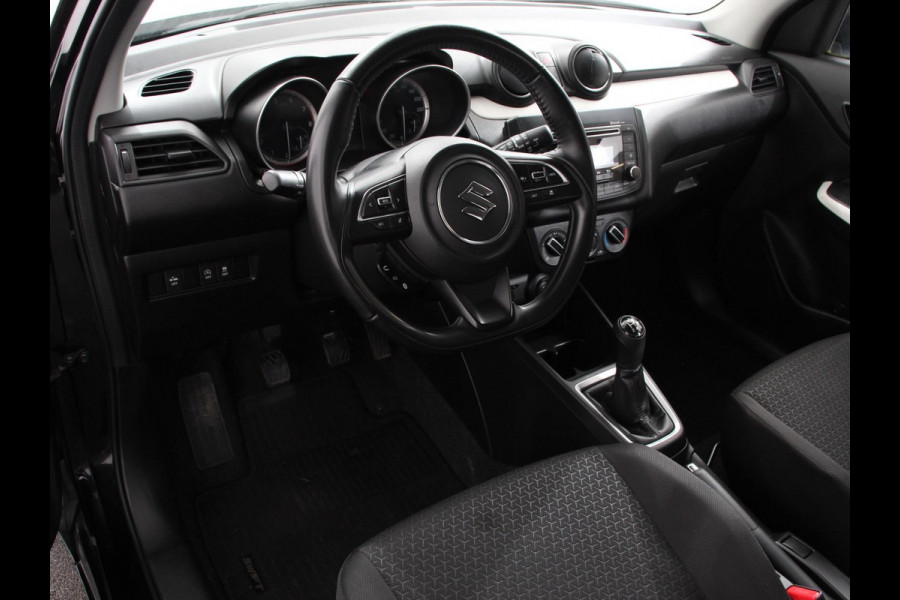 Suzuki Swift 1.2 Club Smart Hybrid | Navigatie | Apple Carplay/Android Auto | Airco | Cruise Control | Lichtmetalen velgen