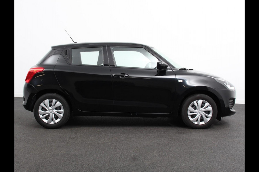 Suzuki Swift 1.2 Club Smart Hybrid | Navigatie | Apple Carplay/Android Auto | Airco | Cruise Control | Lichtmetalen velgen