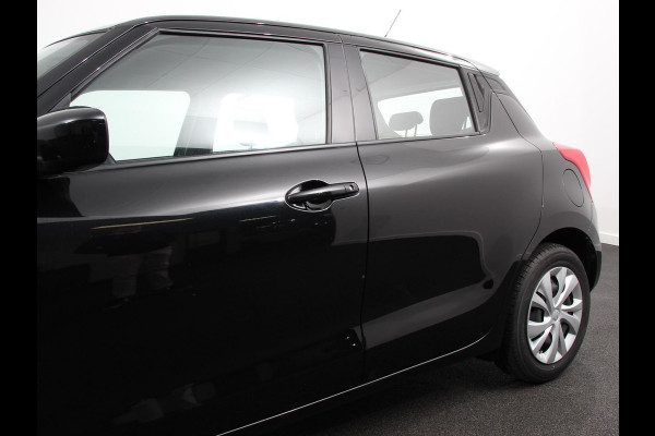 Suzuki Swift 1.2 Club Smart Hybrid | Navigatie | Apple Carplay/Android Auto | Airco | Cruise Control | Lichtmetalen velgen