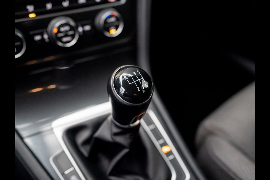 Volkswagen Golf 1.0 TSI Highline Business R | R-line | Led Koplampen | Stoelverw. | Adapt. Cr. | Prijs Rijklaar!!