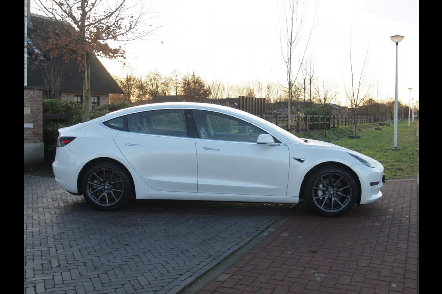 Tesla Model 3 Long Range AWD 75 kWh | Full Self-Driving | Panoramadak | Camera | Sfeerverlichting |