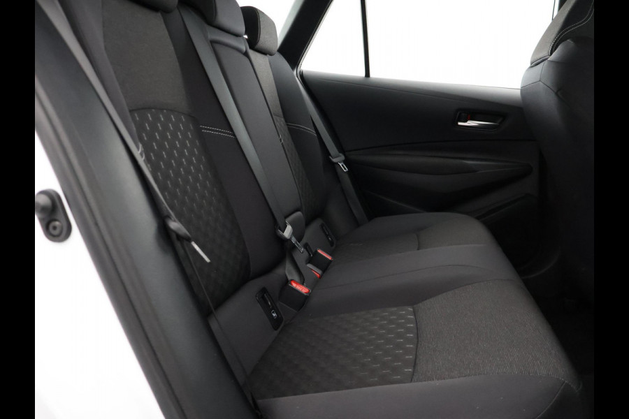 Toyota Corolla Touring Sports Hybrid 140 Business Luxury | Stuur-/Stoelverwarming | Parkeersensoren | Apple Carplay & AndriodAUTO | Navigatie