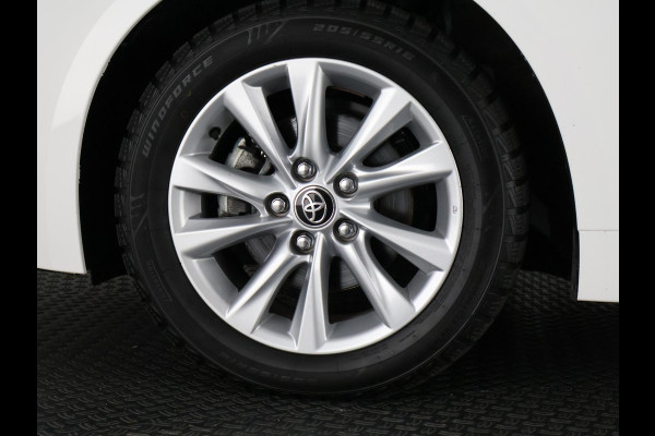 Toyota Corolla Touring Sports Hybrid 140 Business Luxury | Stuur-/Stoelverwarming | Parkeersensoren | Apple Carplay & AndriodAUTO | Navigatie