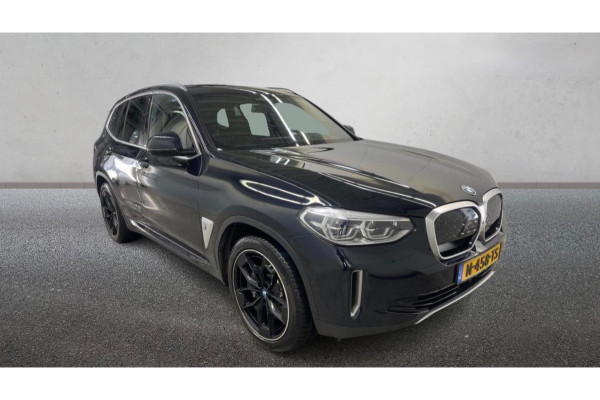 BMW iX3 High Executive 80 kWh VERWACHT (PANORAMADAK, SoH 97.7, SFEERVERLICHTING, STOELVERWARMING, ACHTERUITRIJCAMERA, NAVIGATIE)