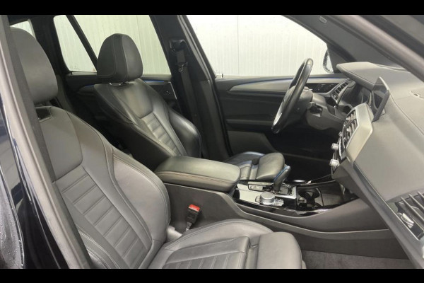 BMW iX3 High Executive 80 kWh VERWACHT (PANORAMADAK, SoH 97.7, SFEERVERLICHTING, STOELVERWARMING, ACHTERUITRIJCAMERA, NAVIGATIE)