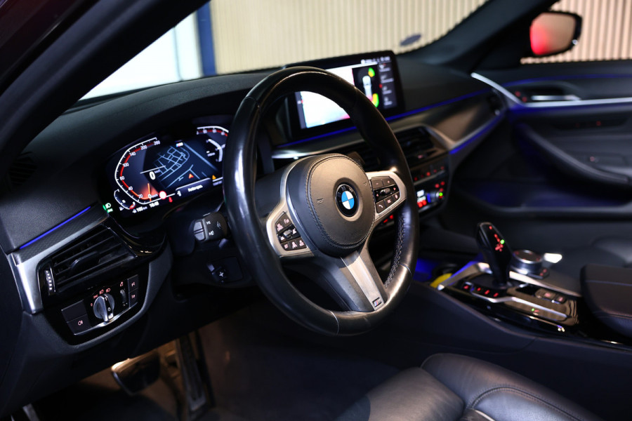 BMW 5 Serie Touring 530i xDrive M-Sport PANO HUD ACC CAM AMBIENT TRKH '21