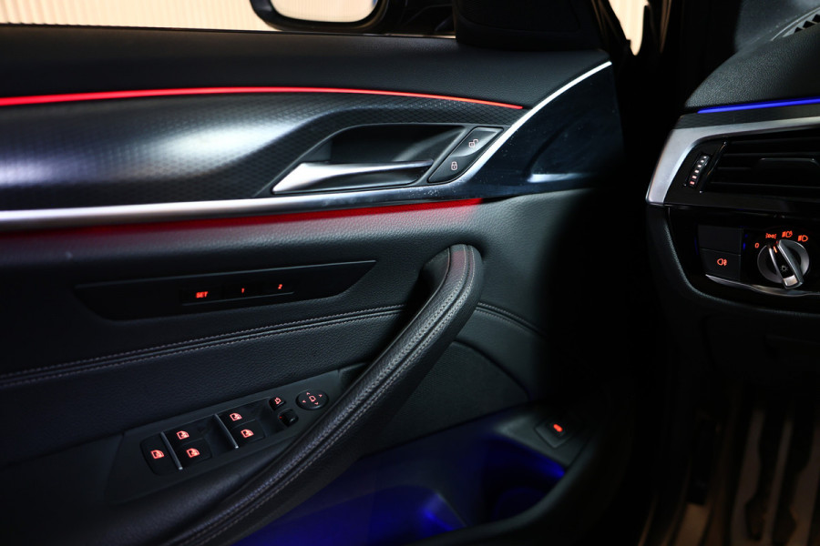 BMW 5 Serie Touring 530i xDrive M-Sport PANO HUD ACC CAM AMBIENT TRKH '21