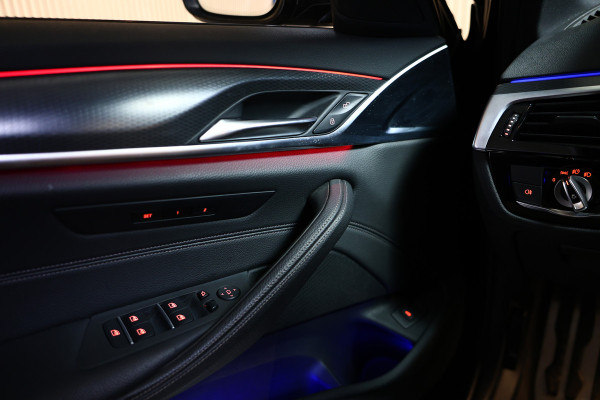 BMW 5 Serie Touring 530i xDrive M-Sport PANO HUD ACC CAM AMBIENT TRKH '21