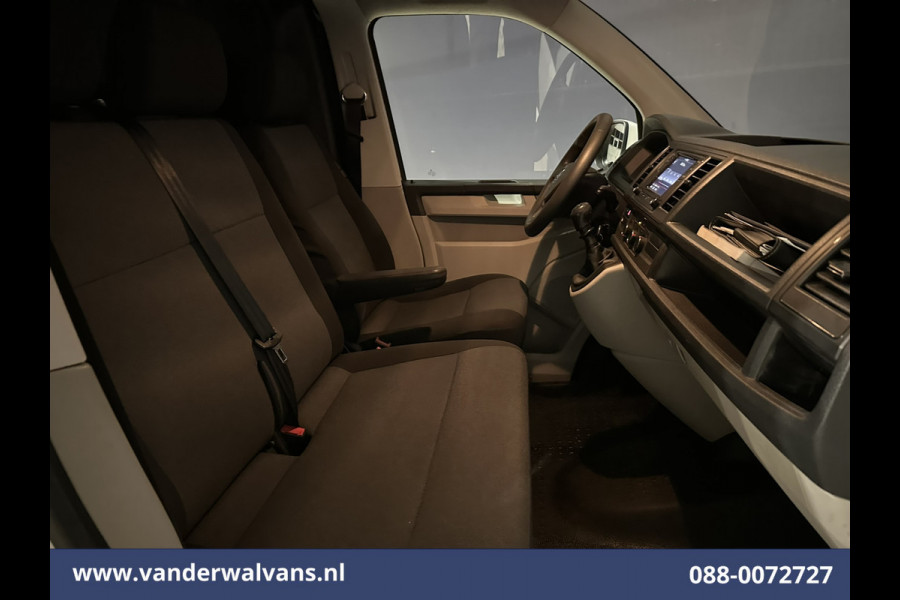 Volkswagen Transporter 2.0 TDI L2H1 Euro6 Airco | Camera | Apple Carplay | Trekhaak | Cruisecontrol Android Auto, Bijrijdersbank