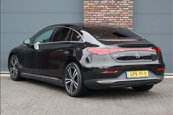 Mercedes-Benz EQE 300 Luxury Line 89 kWh | Distronic Pro | Memory | Leder | Trekhaak | Camera | Dodehoekassistent | Verwarmd Stuurwiel | Keyless Go | Warmtepomp |