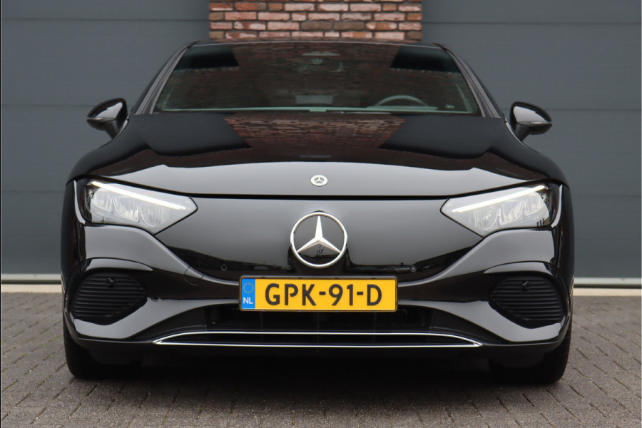 Mercedes-Benz EQE 300 Luxury Line 89 kWh | Distronic Pro | Memory | Leder | Trekhaak | Camera | Dodehoekassistent | Verwarmd Stuurwiel | Keyless Go | Warmtepomp |