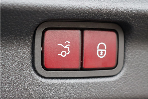 Mercedes-Benz EQE 300 Luxury Line 89 kWh | Distronic Pro | Memory | Leder | Trekhaak | Camera | Dodehoekassistent | Verwarmd Stuurwiel | Keyless Go | Warmtepomp |