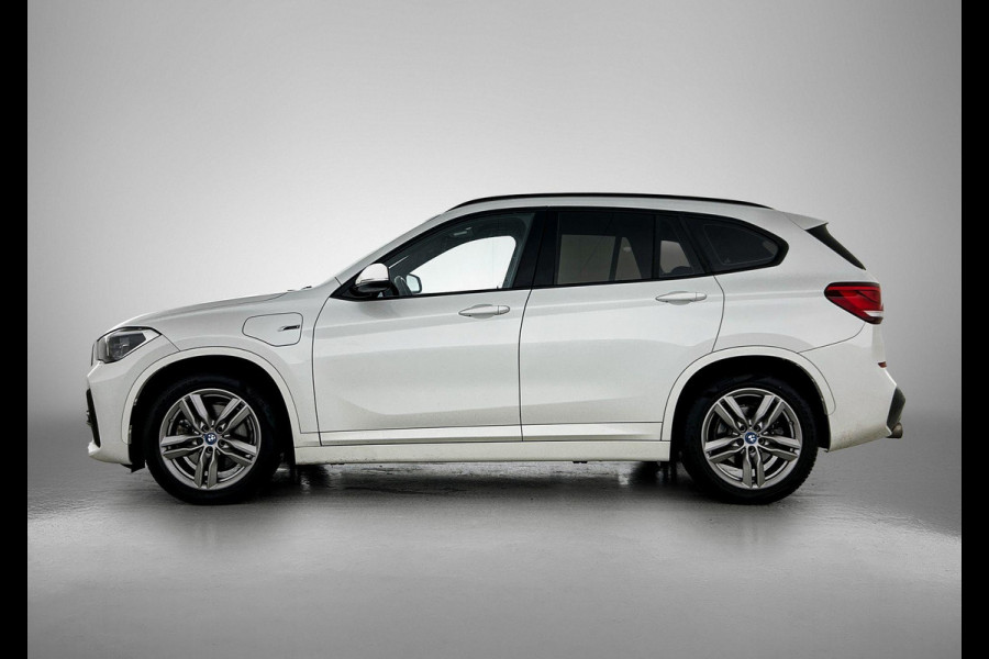 BMW X1 xDrive25e Exe PLUG-In M Sport Shadow TREKHAAK | 1/2 LEER | EL. ACHTERKLEP | 18"LM