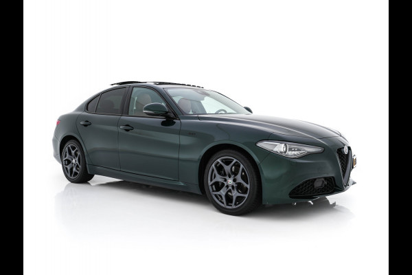 Alfa Romeo Giulia 2.0T Sprint (INCL-BTW) Aut. *PANO | LEATHER-FABRIC | XENON | ADAPTIVE-CRUISE | BLIND-SPOT | SPORTSEATS | CAMERA | NAVI-FULLMAP | DAB+ | SHIFT-PADDLES | PRIVACY-GLASS | LANE-ASSIST | BLINDSPOT | KEYLESS |