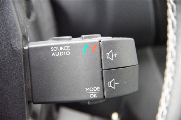 Renault Trafic 2.0 dCi SPORT 170PK AUT. LED, 2X SCHUIFDEUR, TREKHAAK, LEDER, CAMERA, NAVI, CRUISE, CLIMA, PARKEERSENSOREN, APPLE CARPLAY