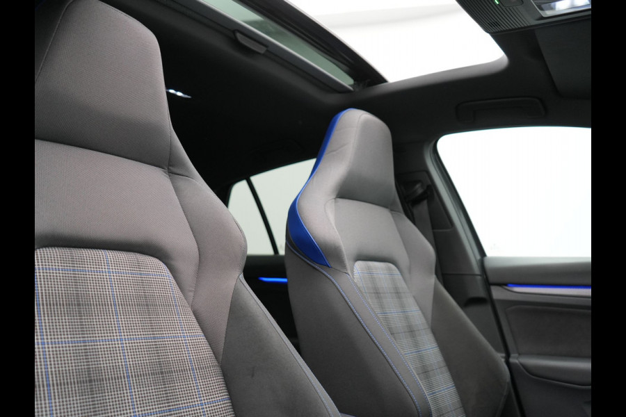 Volkswagen Golf 1.4 eHybrid GTE Plug In Hybrid 245pk Dealer O.H PHEV | Trekhaak Af Fabriek | Panodak | Adaptive Cruise | IQ Light | Camera | Sportstoelen & Stuur Verwarmd | Keyless | Blis | Navigatie | Virtual | DAB |