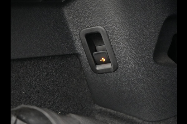 Volkswagen Golf 1.4 eHybrid GTE Plug In Hybrid 245pk Dealer O.H PHEV | Trekhaak Af Fabriek | Panodak | Adaptive Cruise | IQ Light | Camera | Sportstoelen & Stuur Verwarmd | Keyless | Blis | Navigatie | Virtual | DAB |