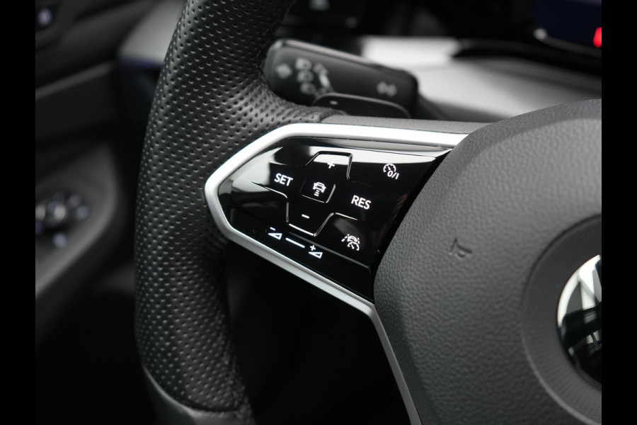 Volkswagen Golf 1.4 eHybrid GTE Plug In Hybrid 245pk Dealer O.H PHEV | Trekhaak Af Fabriek | Panodak | Adaptive Cruise | IQ Light | Camera | Sportstoelen & Stuur Verwarmd | Keyless | Blis | Navigatie | Virtual | DAB |