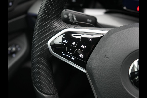 Volkswagen Golf 1.4 eHybrid GTE Plug In Hybrid 245pk Dealer O.H PHEV | Trekhaak Af Fabriek | Panodak | Adaptive Cruise | IQ Light | Camera | Sportstoelen & Stuur Verwarmd | Keyless | Blis | Navigatie | Virtual | DAB |