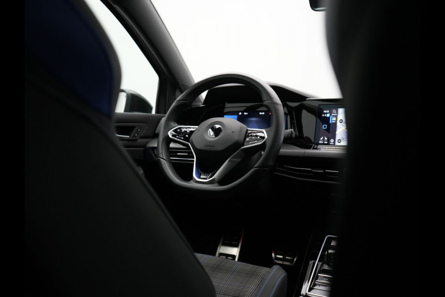 Volkswagen Golf 1.4 eHybrid GTE Plug In Hybrid 245pk Dealer O.H PHEV | Trekhaak Af Fabriek | Panodak | Adaptive Cruise | IQ Light | Camera | Sportstoelen & Stuur Verwarmd | Keyless | Blis | Navigatie | Virtual | DAB |
