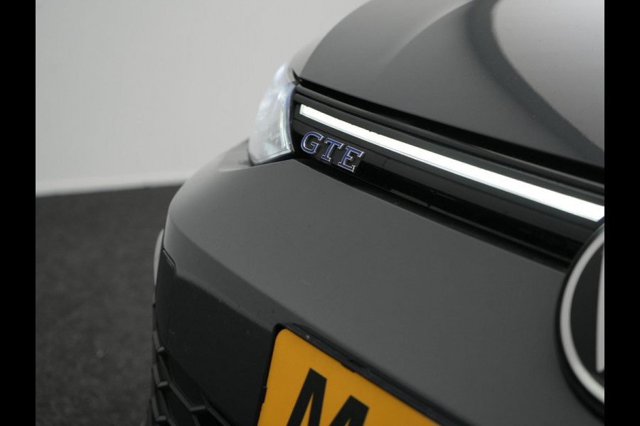 Volkswagen Golf 1.4 eHybrid GTE Plug In Hybrid 245pk Dealer O.H PHEV | Trekhaak Af Fabriek | Panodak | Adaptive Cruise | IQ Light | Camera | Sportstoelen & Stuur Verwarmd | Keyless | Blis | Navigatie | Virtual | DAB |