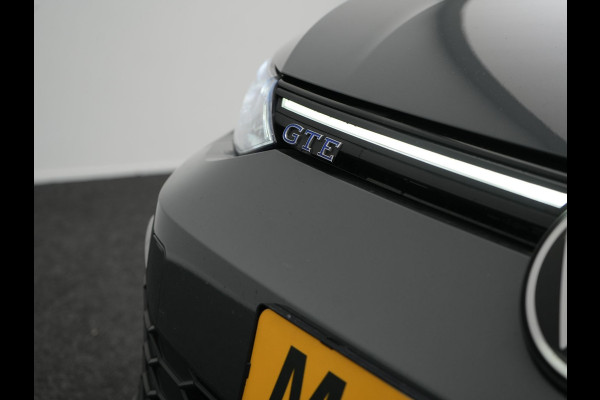 Volkswagen Golf 1.4 eHybrid GTE Plug In Hybrid 245pk Dealer O.H PHEV | Trekhaak Af Fabriek | Panodak | Adaptive Cruise | IQ Light | Camera | Sportstoelen & Stuur Verwarmd | Keyless | Blis | Navigatie | Virtual | DAB |