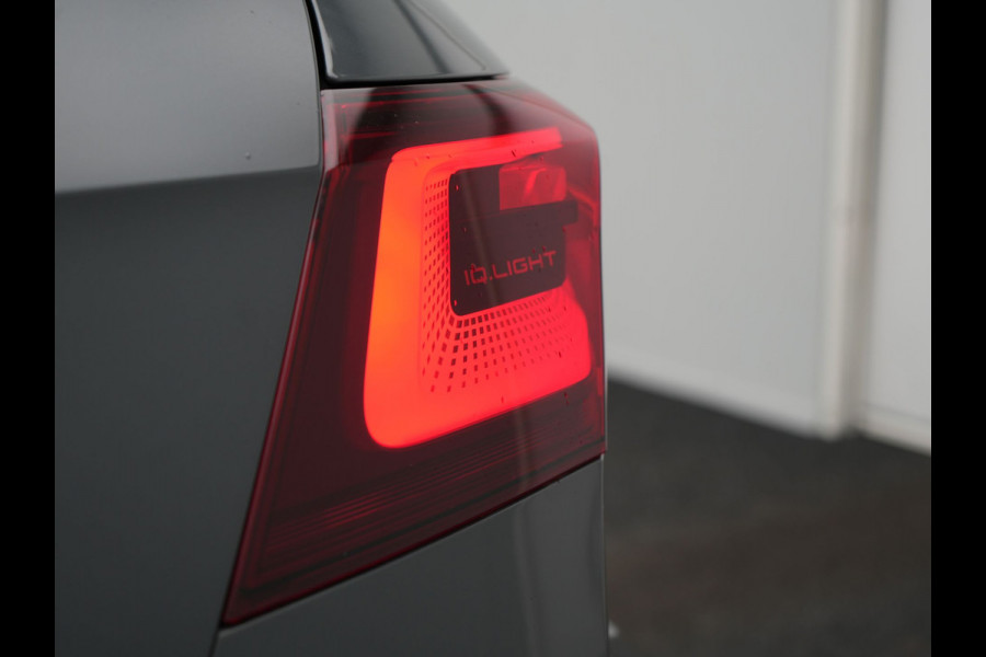 Volkswagen Golf 1.4 eHybrid GTE Plug In Hybrid 245pk Dealer O.H PHEV | Trekhaak Af Fabriek | Panodak | Adaptive Cruise | IQ Light | Camera | Sportstoelen & Stuur Verwarmd | Keyless | Blis | Navigatie | Virtual | DAB |