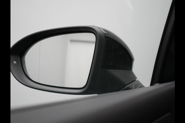 Volkswagen Golf 1.4 eHybrid GTE Plug In Hybrid 245pk Dealer O.H PHEV | Trekhaak Af Fabriek | Panodak | Adaptive Cruise | IQ Light | Camera | Sportstoelen & Stuur Verwarmd | Keyless | Blis | Navigatie | Virtual | DAB |