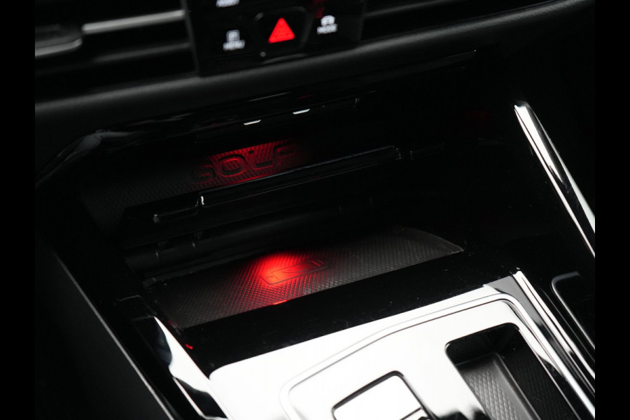 Volkswagen Golf 1.4 eHybrid GTE Plug In Hybrid 245pk Dealer O.H PHEV | Trekhaak Af Fabriek | Panodak | Adaptive Cruise | IQ Light | Camera | Sportstoelen & Stuur Verwarmd | Keyless | Blis | Navigatie | Virtual | DAB |