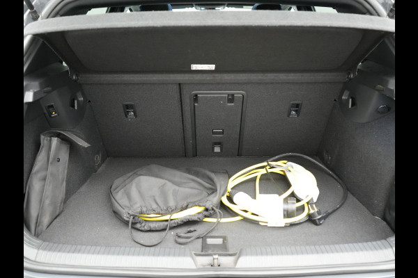 Volkswagen Golf 1.4 eHybrid GTE Plug In Hybrid 245pk Dealer O.H PHEV | Trekhaak Af Fabriek | Panodak | Adaptive Cruise | IQ Light | Camera | Sportstoelen & Stuur Verwarmd | Keyless | Blis | Navigatie | Virtual | DAB |