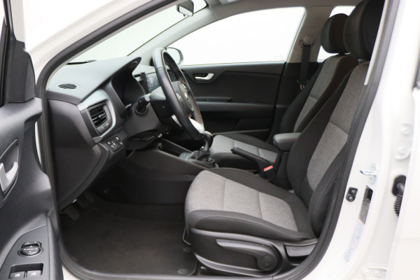 Kia Stonic 1.0 T-GDi DynamicLine Camera, Apple Carplay, Navigatie, Cruise, PDC, 17"