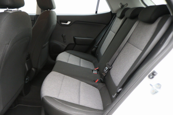 Kia Stonic 1.0 T-GDi DynamicLine Camera, Apple Carplay, Navigatie, Cruise, PDC, 17"