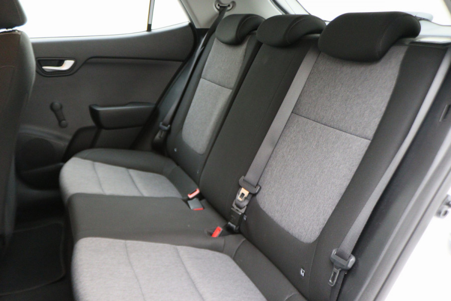Kia Stonic 1.0 T-GDi DynamicLine Camera, Apple Carplay, Navigatie, Cruise, PDC, 17"