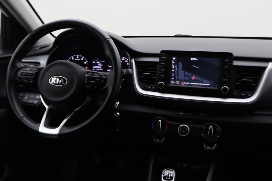 Kia Stonic 1.0 T-GDi DynamicLine Camera, Apple Carplay, Navigatie, Cruise, PDC, 17"