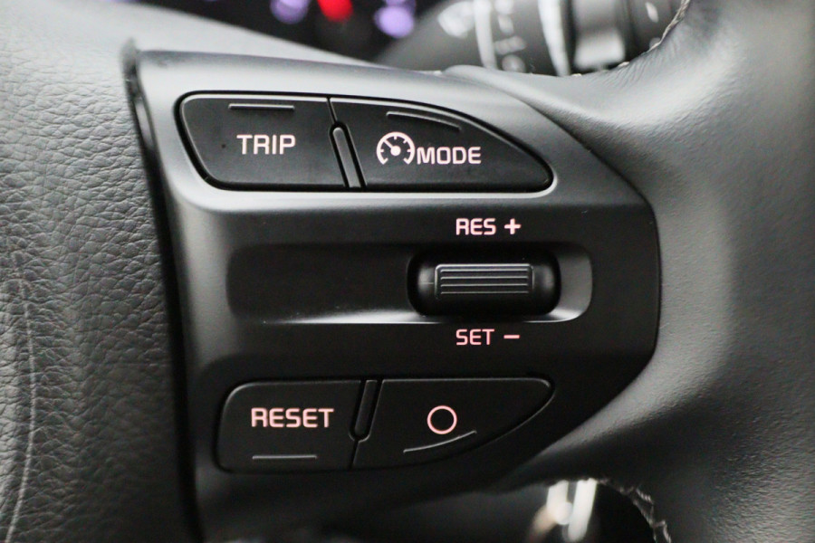 Kia Stonic 1.0 T-GDi DynamicLine Camera, Apple Carplay, Navigatie, Cruise, PDC, 17"